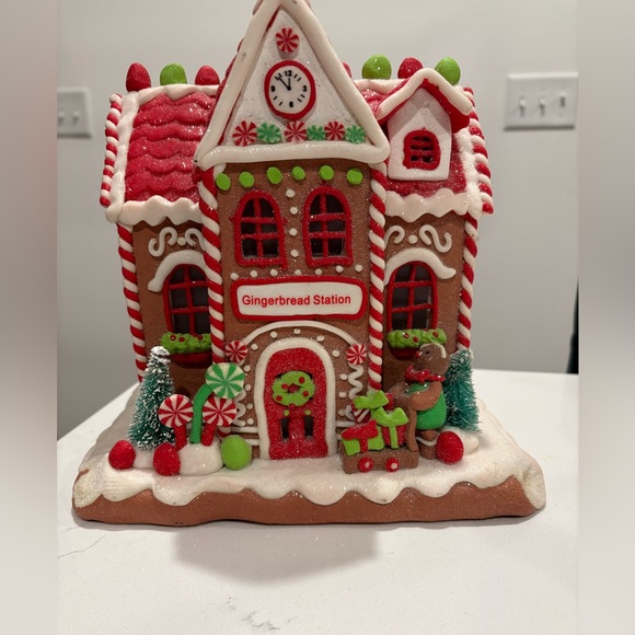 Lit Gingerbread Village Gingerbread Station by
Valerie - Picture 3 of 15